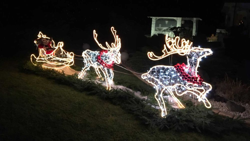 Renifery z saniami - ozdoby świąteczne led