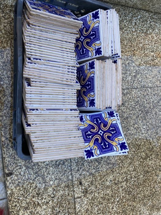 Azulejos, com medida 15cm×15cm