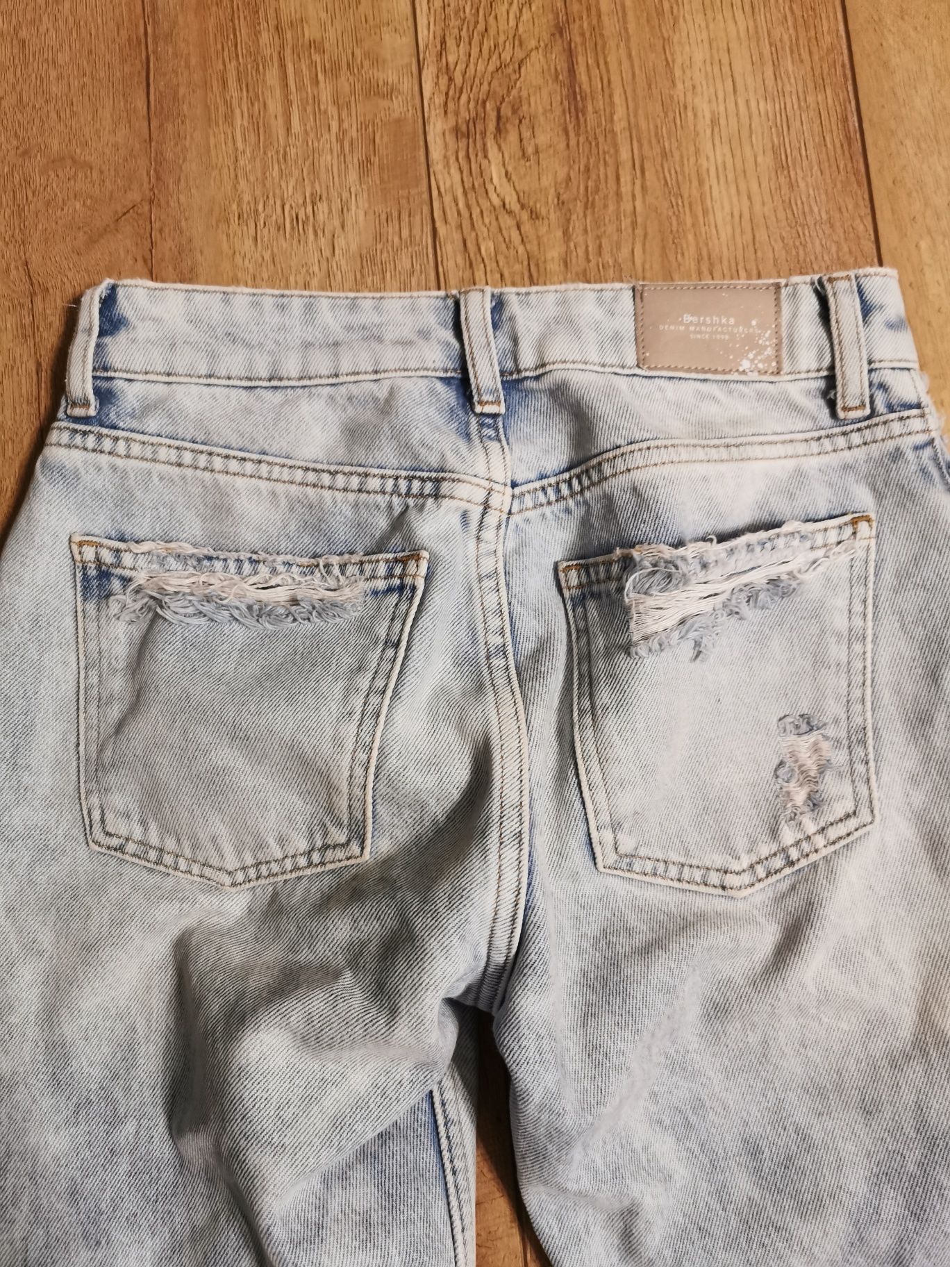 Spodnie jeansy Bershka
