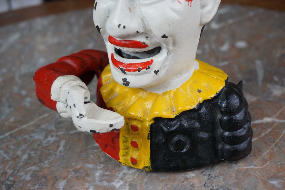 Stara ruchoma skarbonka żeliwna klaun