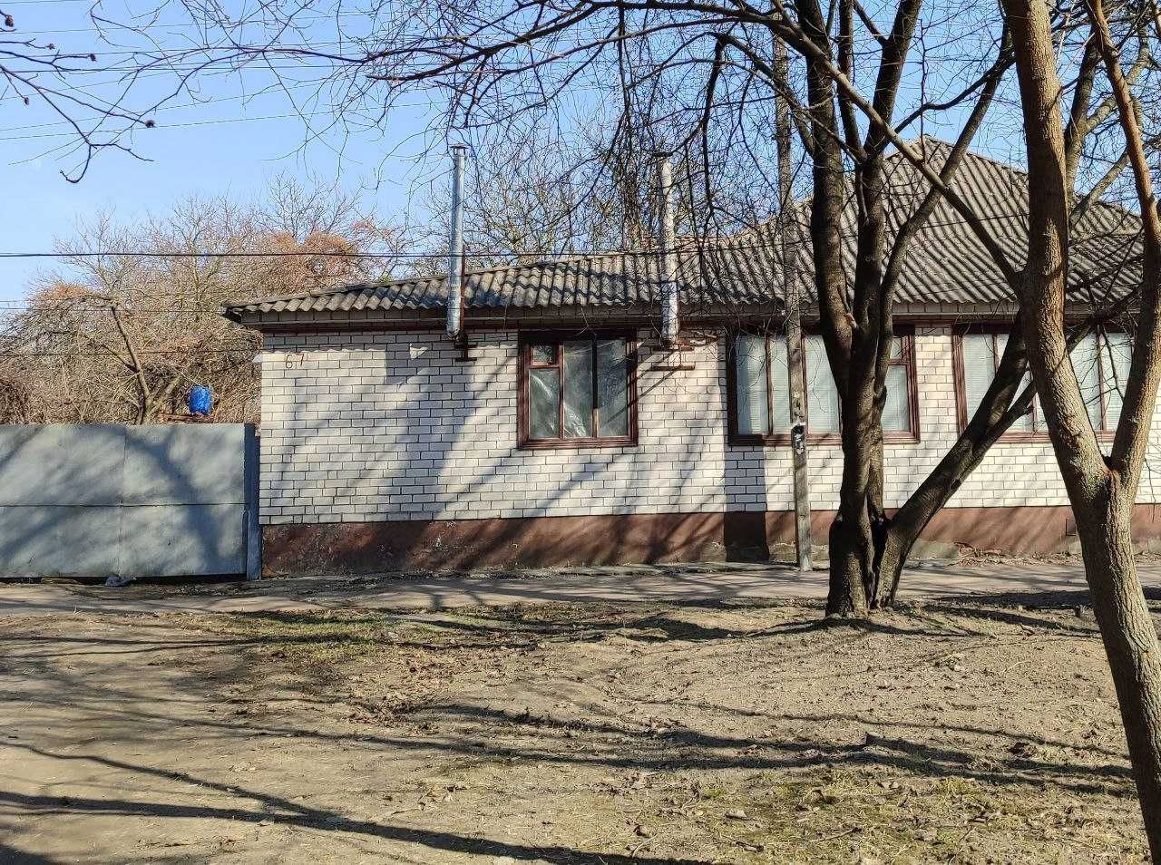 Продаж половини будинку
