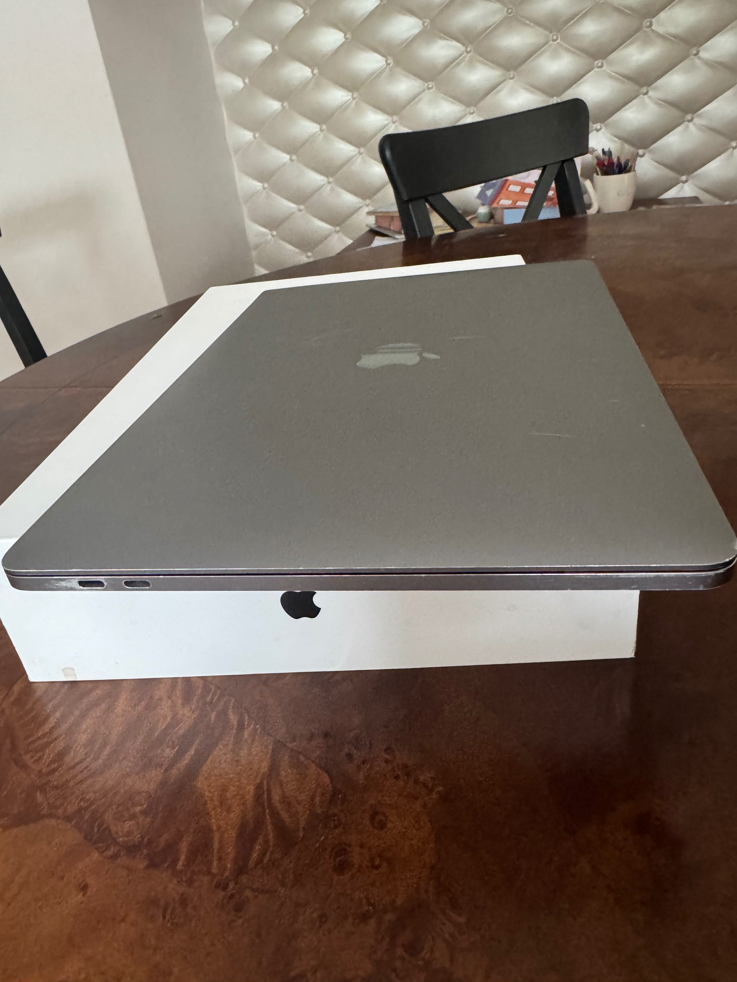 Apple Macbook Pro 13 A1989 i5 512GB touchbar