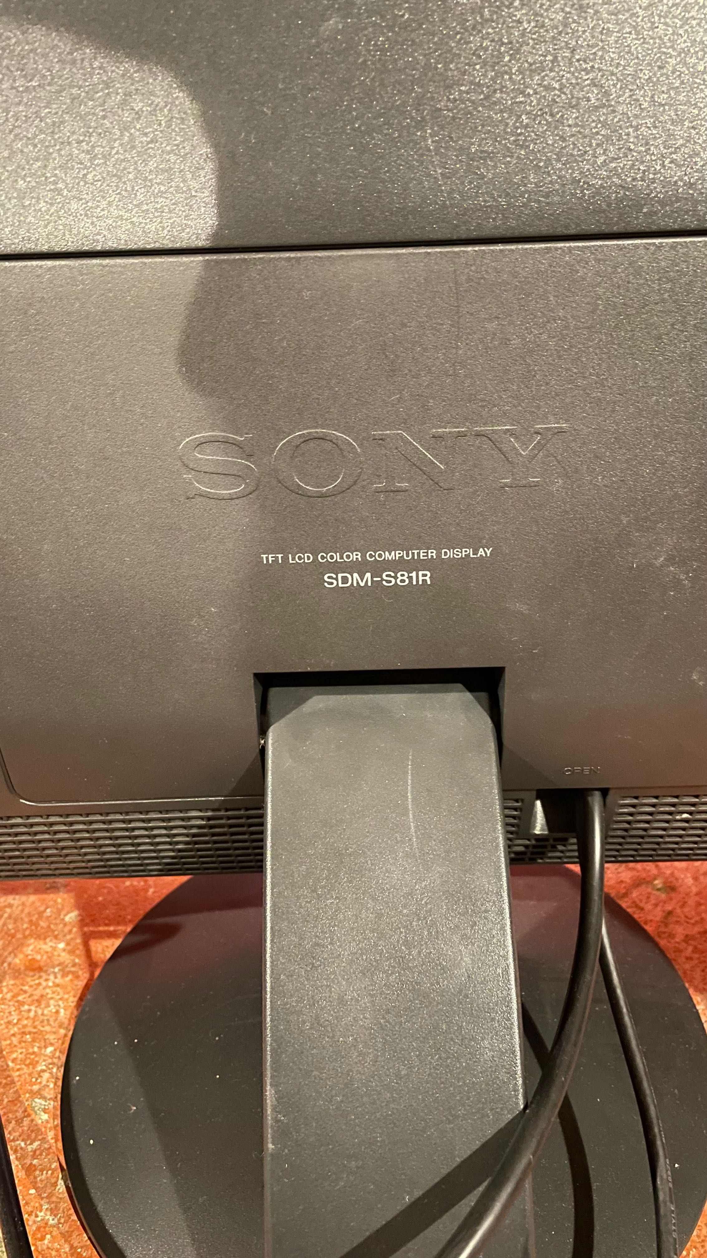 Monitor 18" Sony SDM-S81R