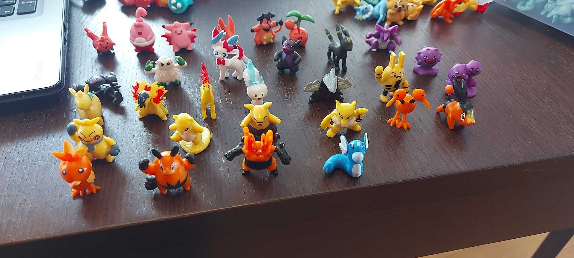 Pokémon figuras tamanho pequeno