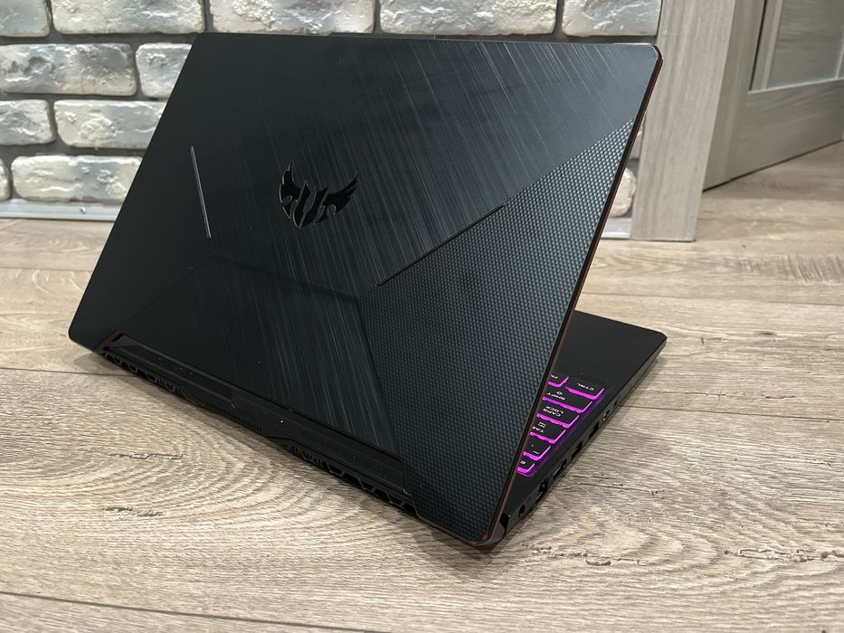 Asus F15 I5 10500H 6x4.5GHz/16/144 IPS/GTX1650