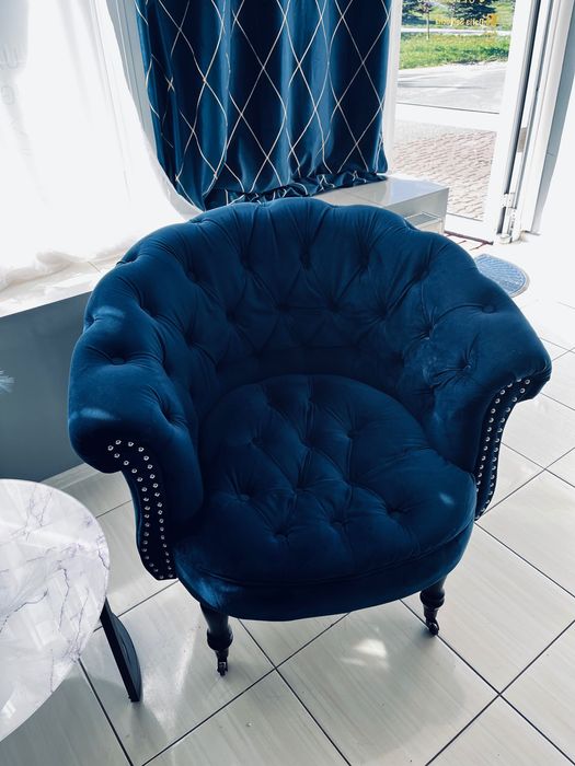 Fotel pikowany glamour