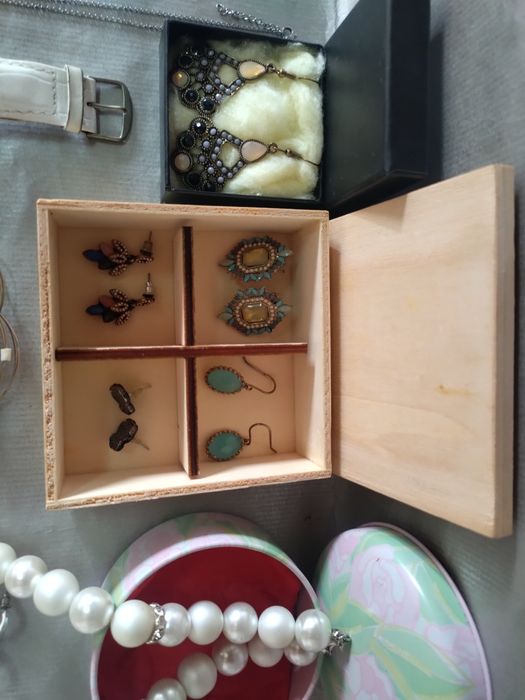 Diversas bijuterias tudo 7 euros