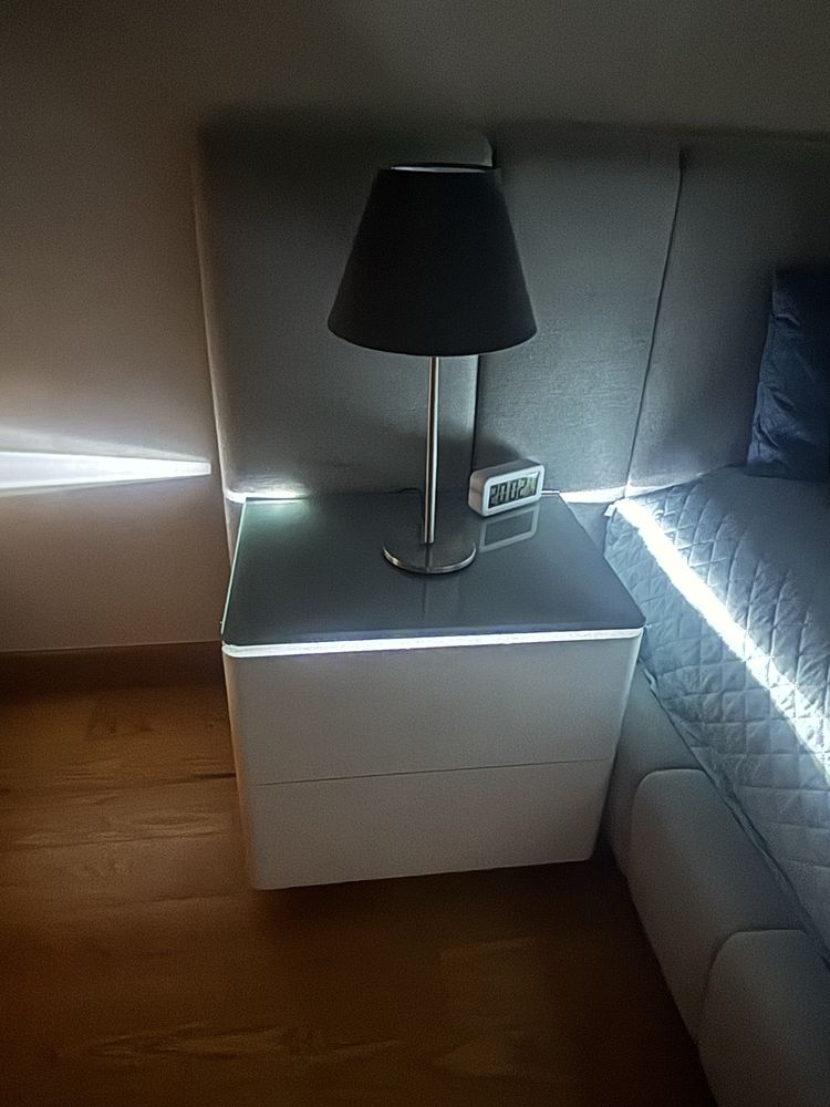 Cama Antarte e mesas cabeceira
