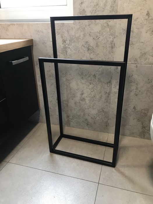 Metalowy czarny, 2-ramienny stojak na ręczniki w stylu loft
