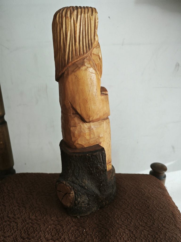 Ręcznie Rzeźbiona Figurka - Stary Mędrzec z Laską, Drewno