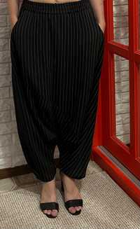 Штани чорного кольору розмір М.Італія Tadashi, на резинці.