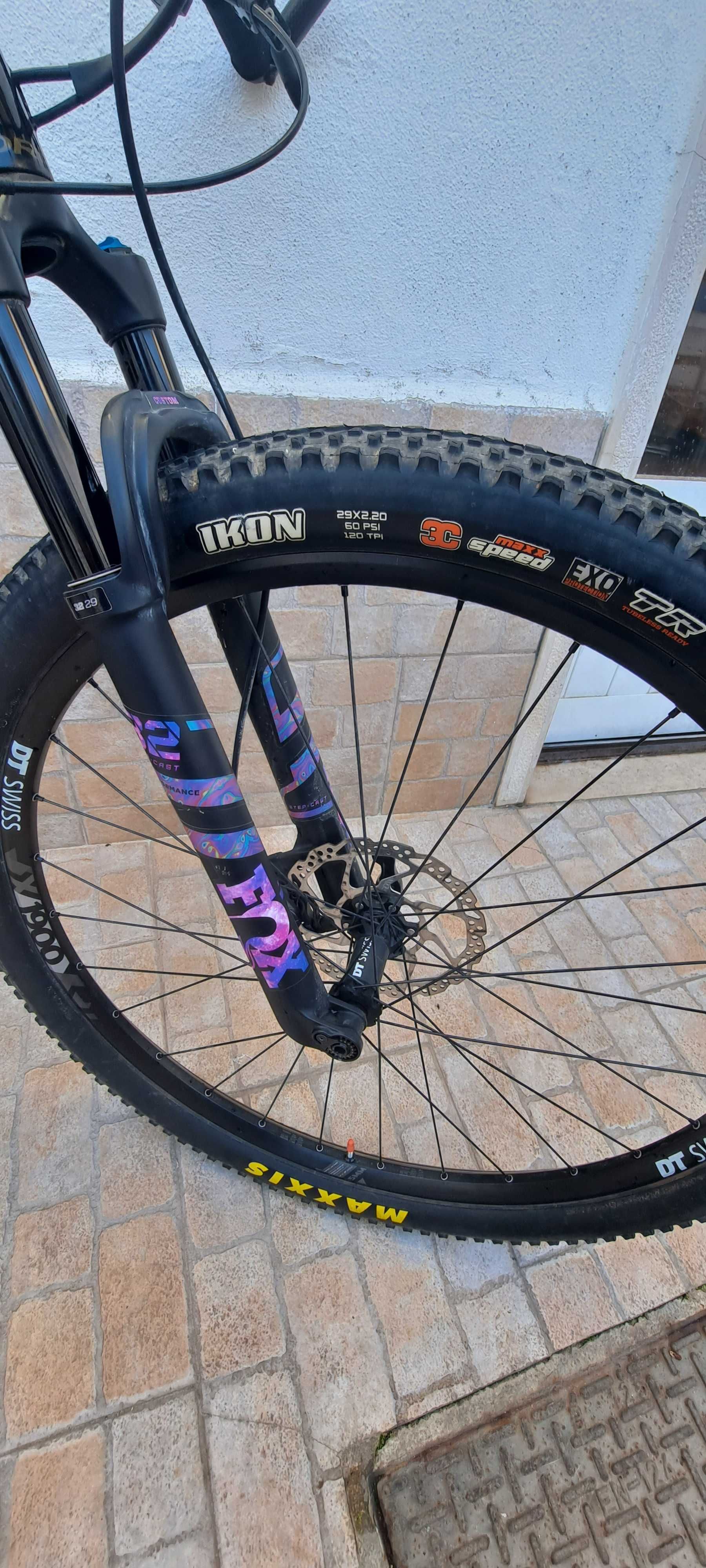Vendo Bicicleta BTT Orbea Alma M25 Roda 29 Carbono