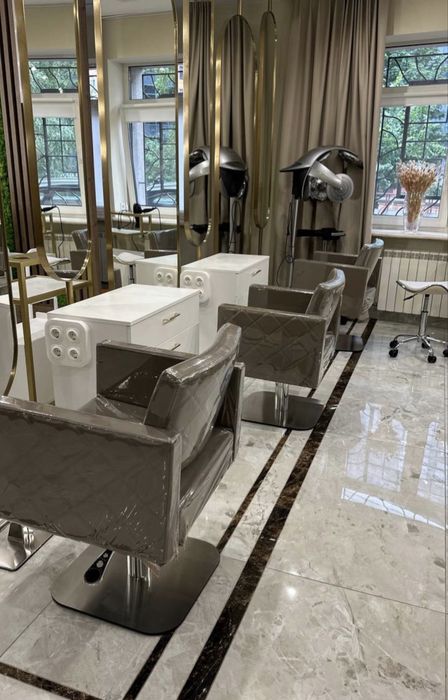 Перукарська мийка та крісла