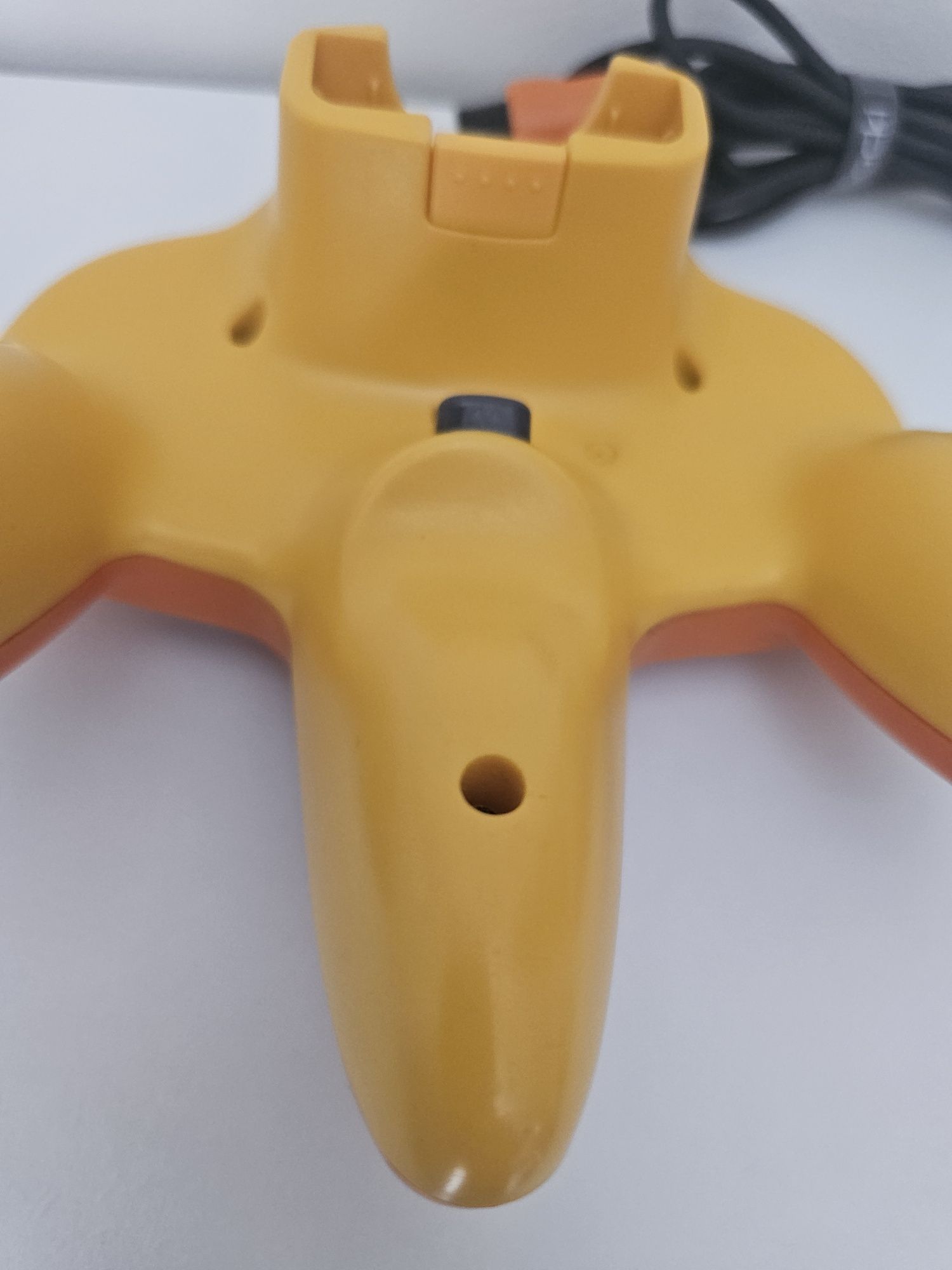 Comando Nintendo 64 Pikachu (edição colecionador)