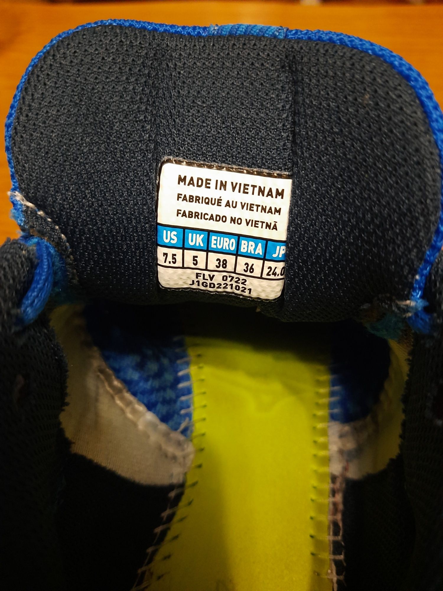 Кросівки Mizuno Wave Prodigy 4 (розмір 38/24см) в ідеальному стані