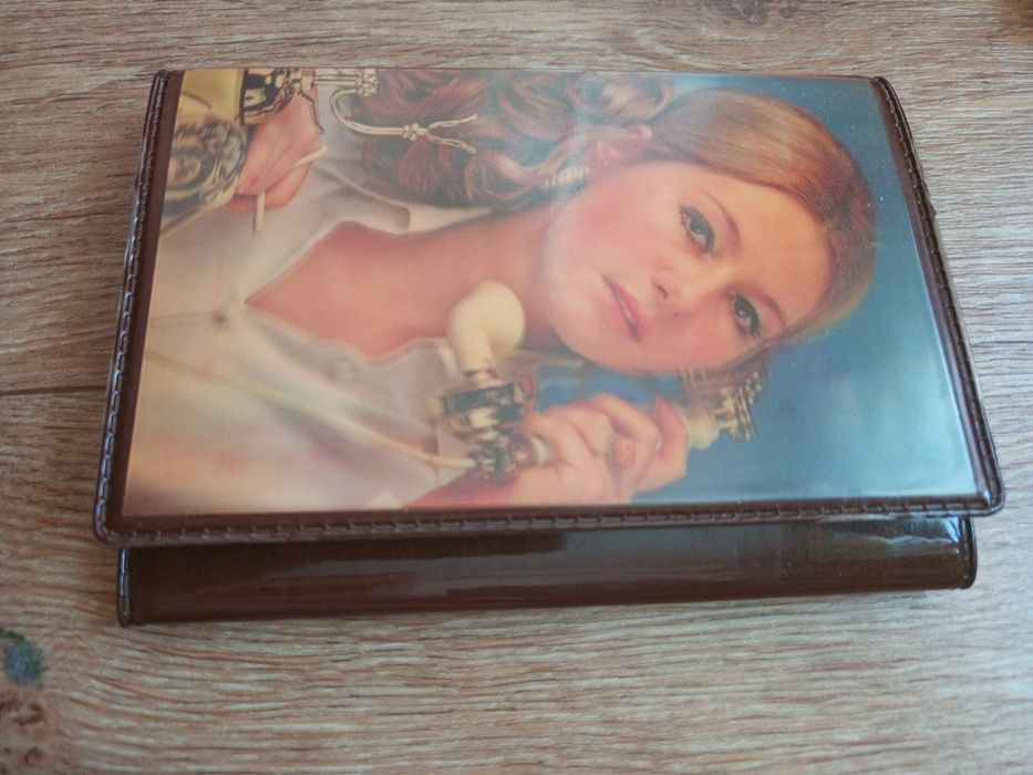 Кошелек винтажный "Девушка подмигивает" (Сделано в СССР).