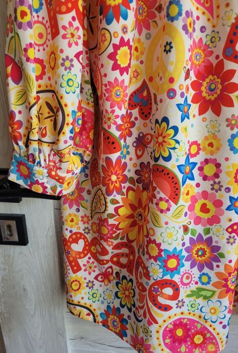 Śliczna sukienka Sheilay efektowny wzór 4XL