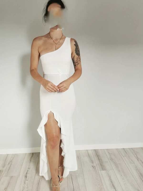 Dopasowana sukienka maxi na jedno ramię z rozcięciem falbany XS