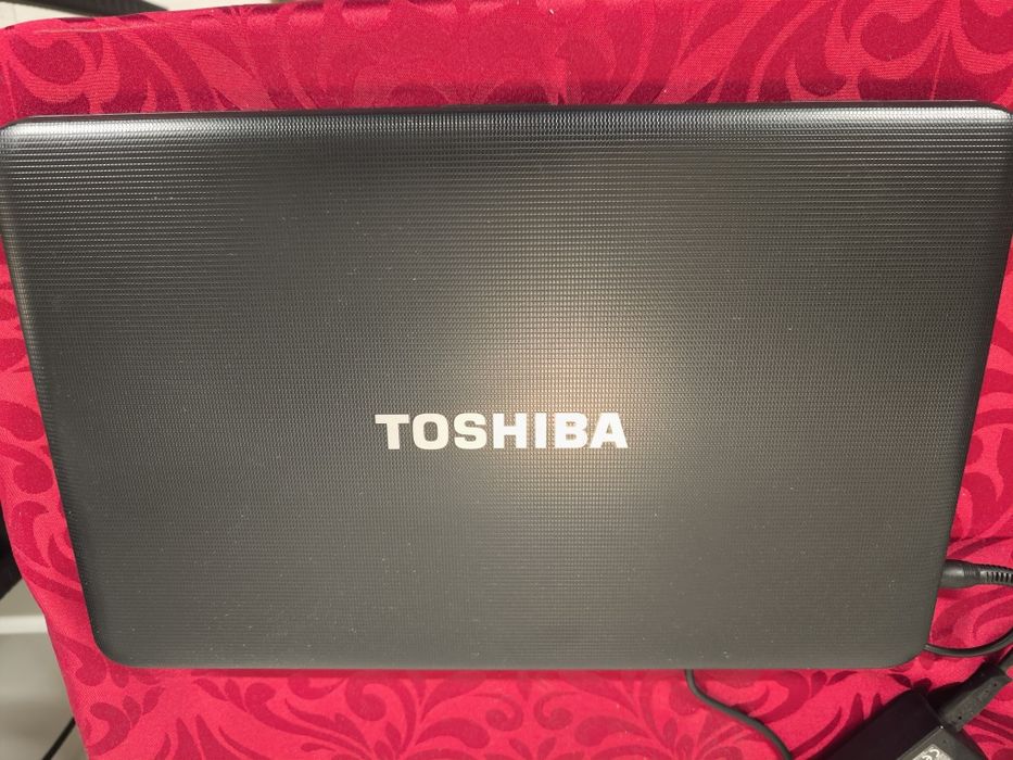 Computador portátil PC Toshiba Satellite C850D-117 em muito bom estado