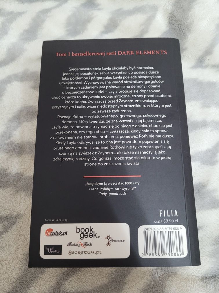 Dark Elements tom 1/ Ognisty Pocałunek/ Jennifer L. Armentrout