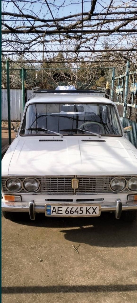 ВАЗ 2103 білого кольору