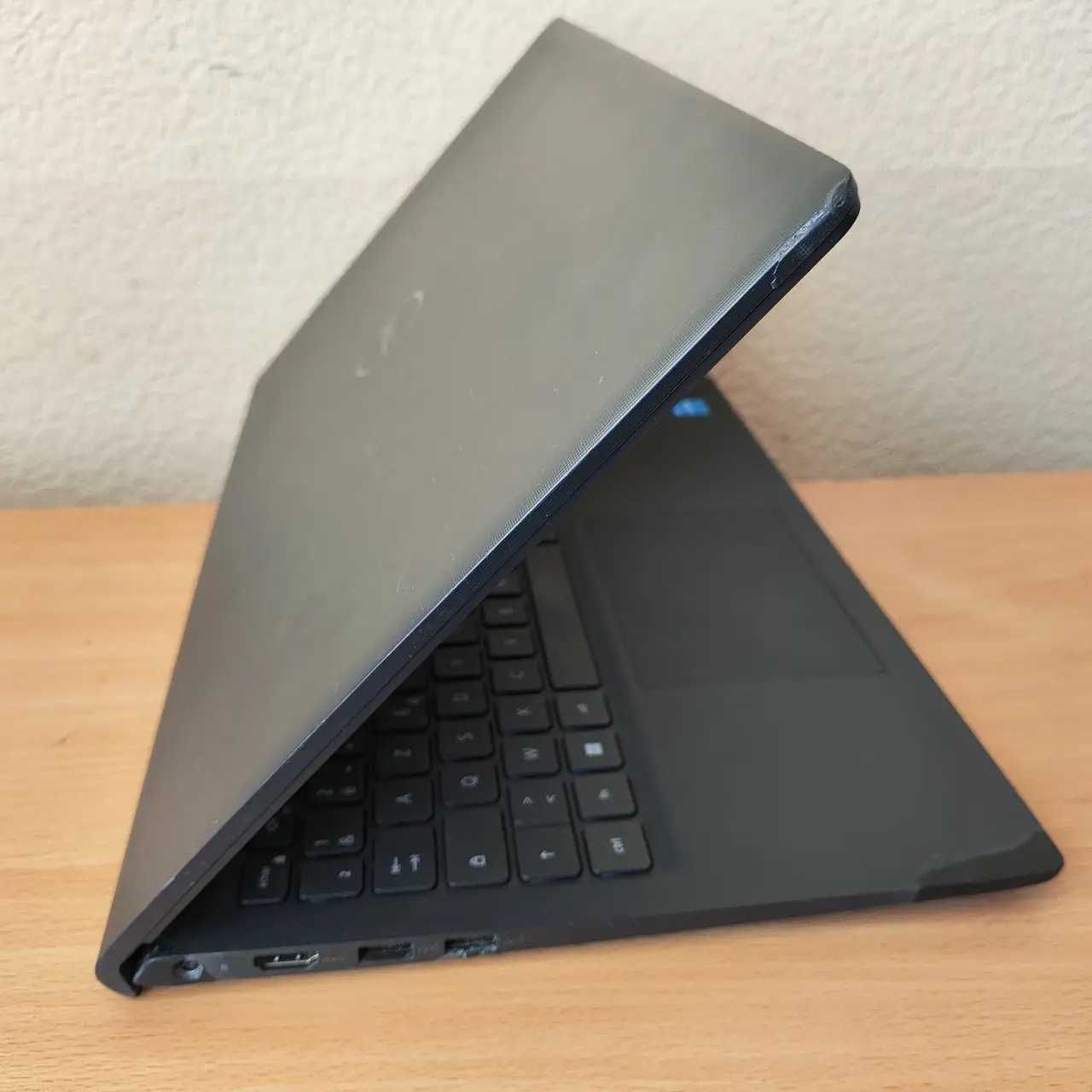 DELL Vostro 15 3510 15.6"FHD i3-1115G4/8GB DDR4/256SSD/Intel IrisXeG4/