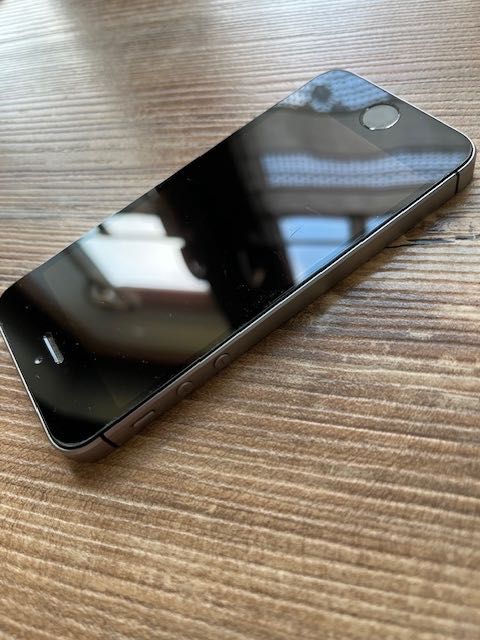 Iphone SE 128 Gb zadbany nowa bateria