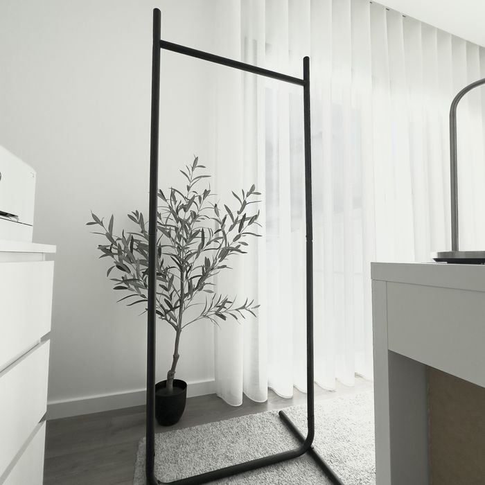 Suporte para cabides preto em aço