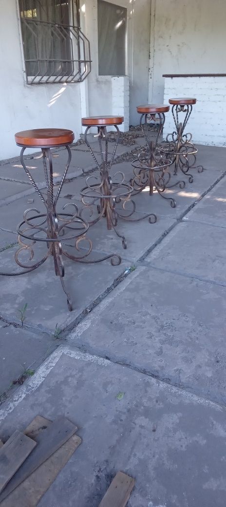 Продам барные стулья 4шт
