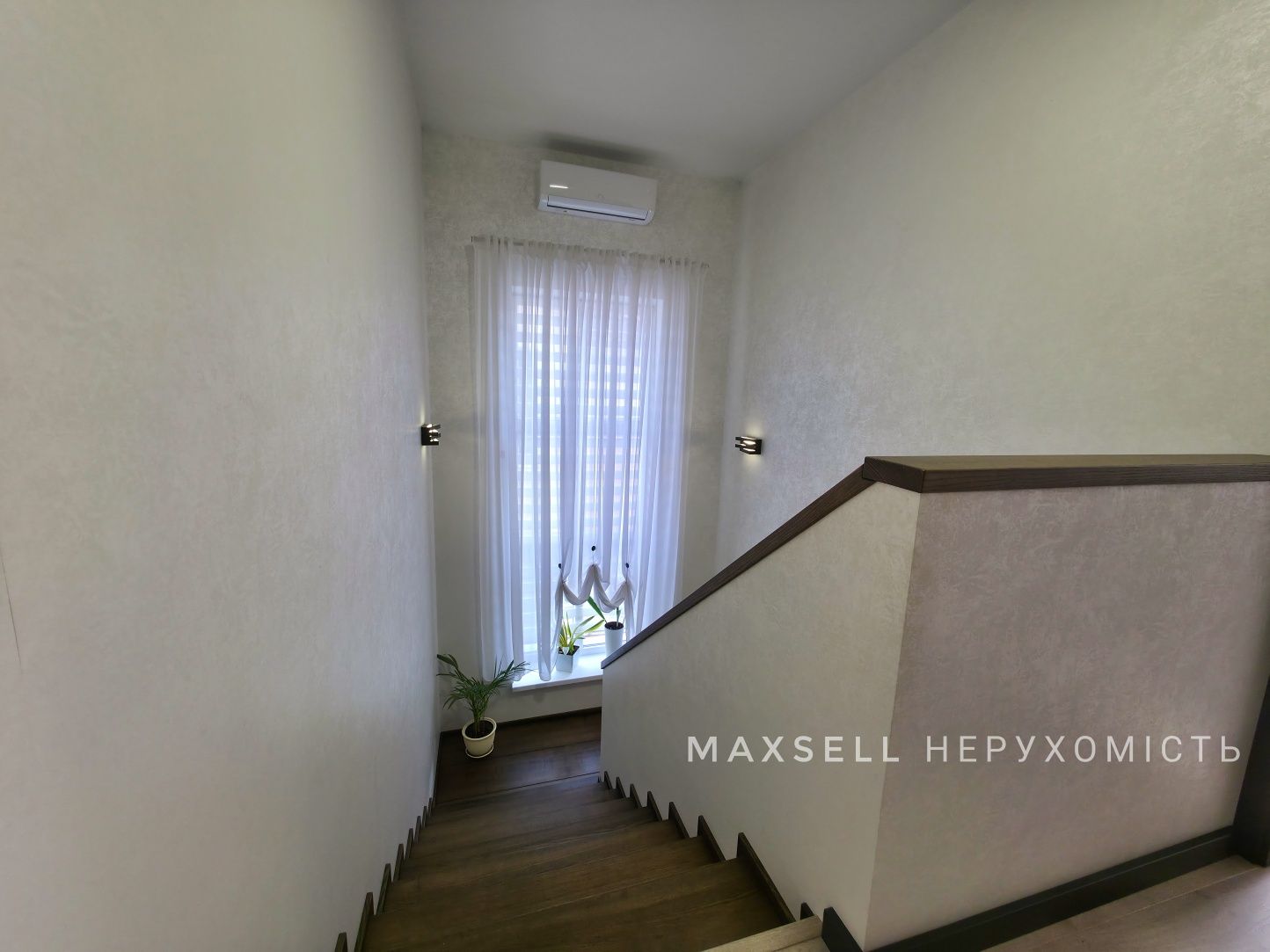 Продам ексклюзивний будинок з дизайнерським ремонтом