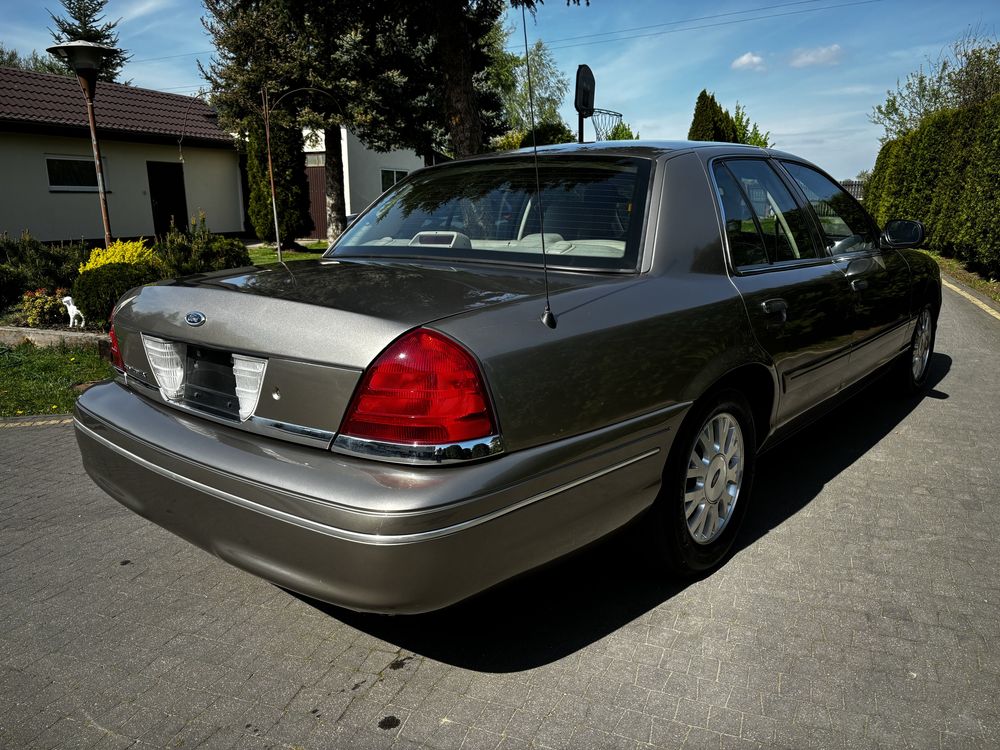 Ford Crown Victoria 4.6 V8 stan super, cyfrowe zegary