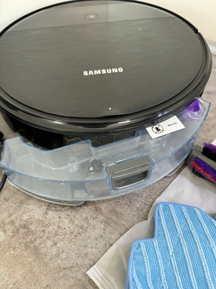 Робот пылесос Samsung VR05R5050WK