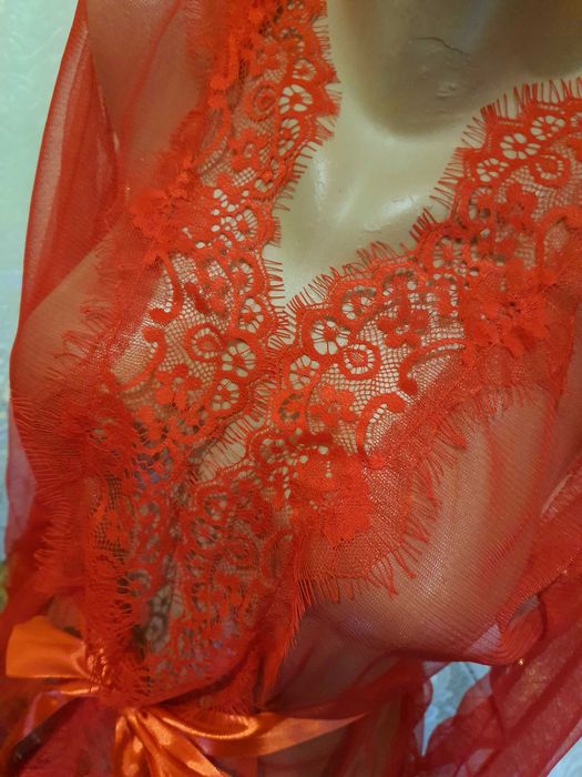 Пеньюар і трусики, еротична білизна