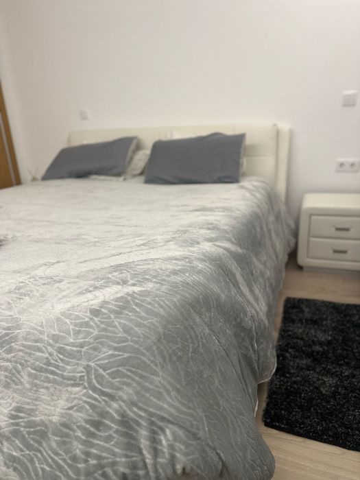 Cama King Size +2 mesas de cabeceira + Colchão