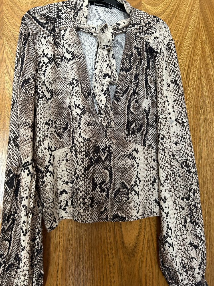 Conjunto saia e blusa da Stradivarius