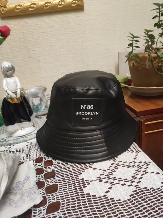 Продам панаму из экокожи новую
