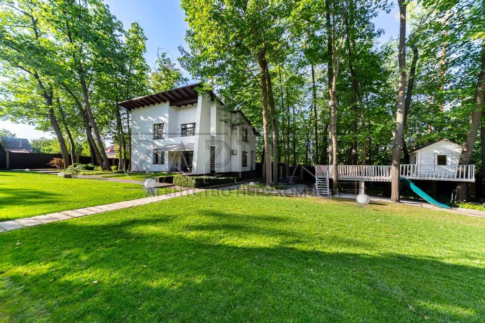 Пропонується в оренду чудовий будинок площею 300м2