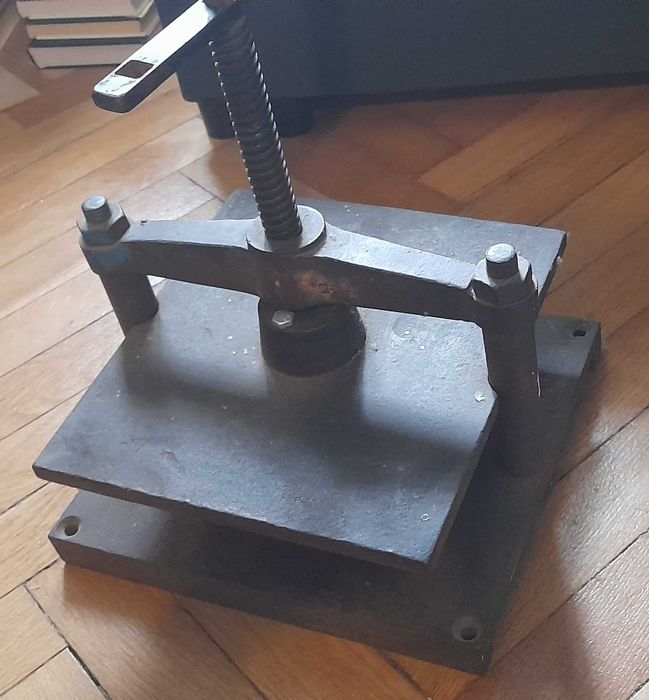 Prasa introligatorska  Śrubowa