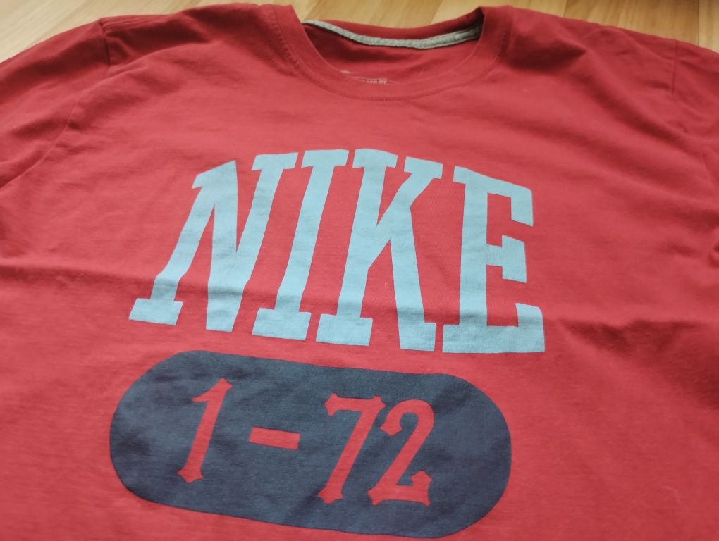 Футболка Nike в гарному стані