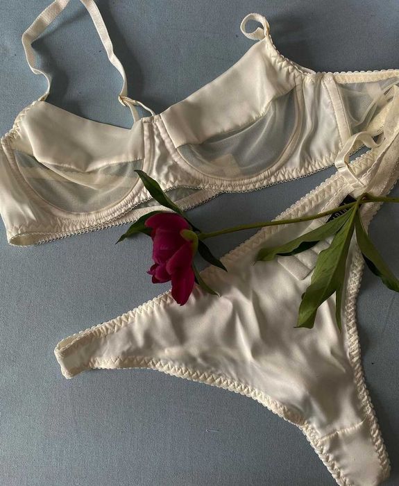 Базова ніжна шовкова білизна