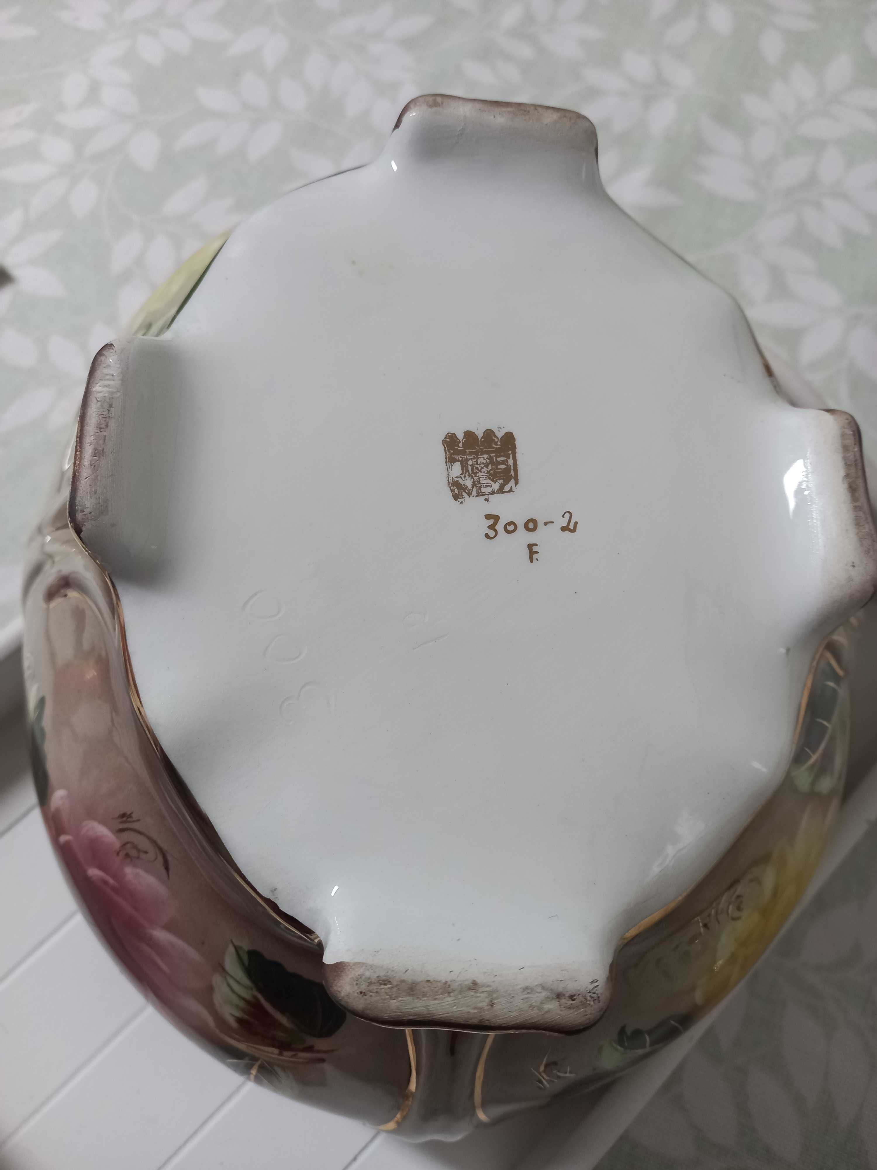 Taça floreira Antiga, porcelana TREMEZ. Numerada