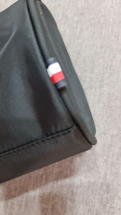 Kosmetyczka męska tommy hilfiger.