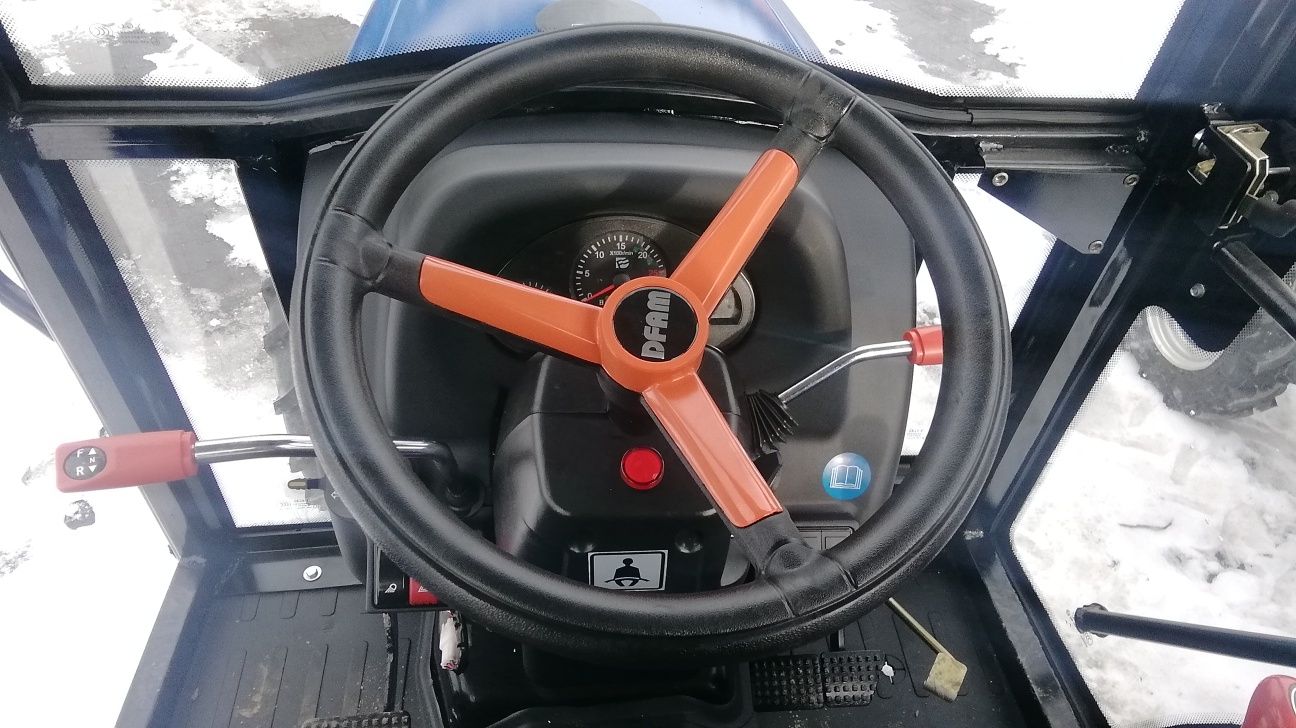Ciągnik rolniczy/komunalny z kabiną DF304G2 , 25 kM, 4x4, 8/8 rewers