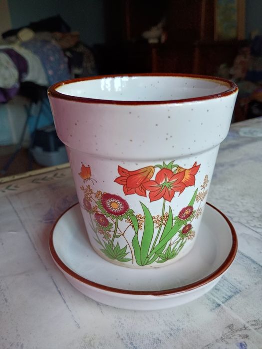 Вазон для квітів з квітковим малюнком