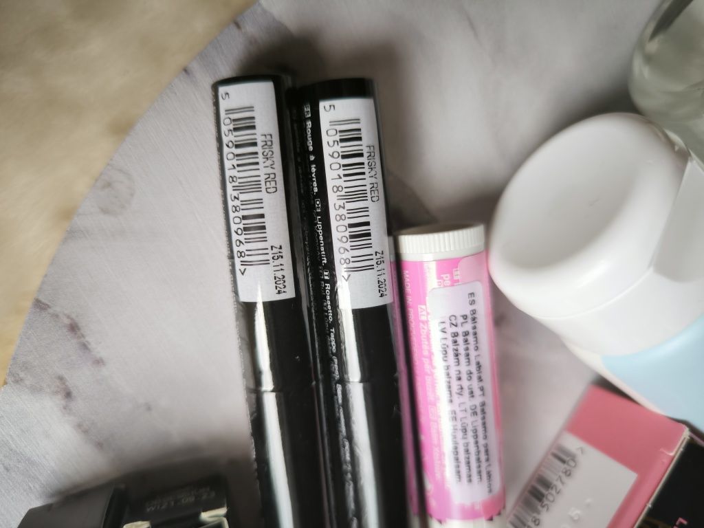 Zestaw 12 kosmetyków Avon + gratis