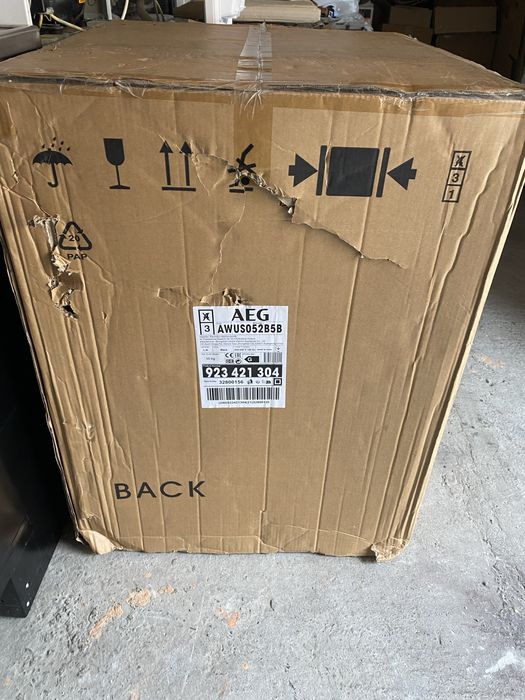 Винна шафа AEG AWUS052B5B