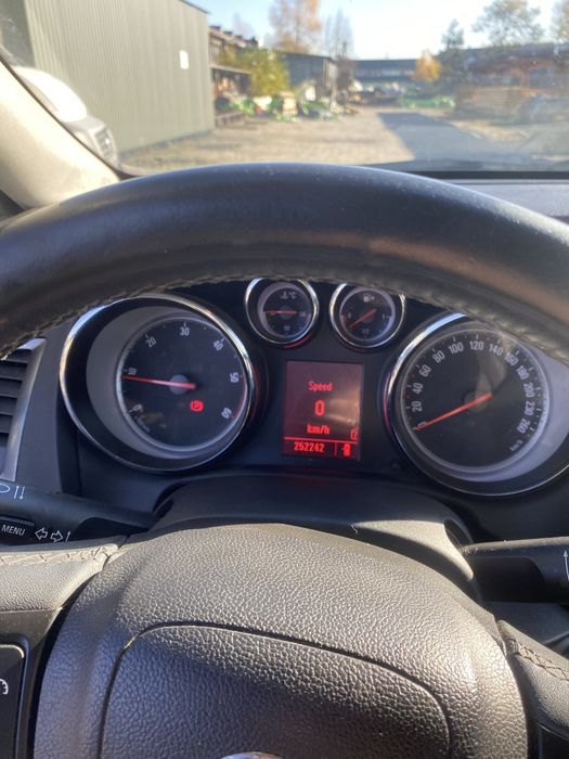 Samochod osobowy opel astra j