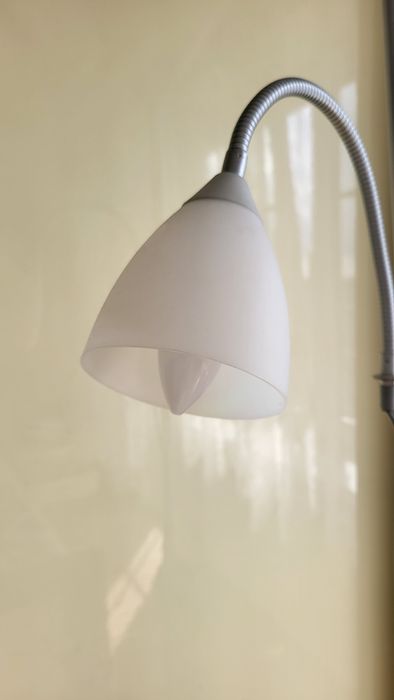 Lampa do czytania do salonu stojąca