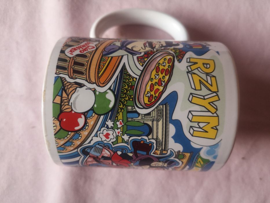 Kubek z napisem Londyn, Paryż lub Rzym