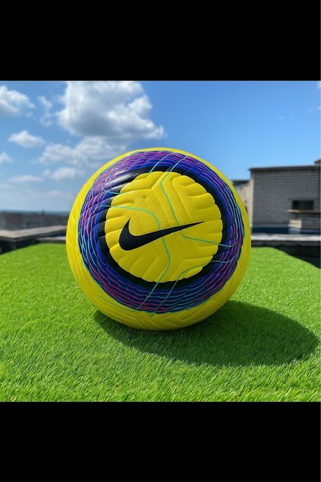 Професійний футбольний м’яч Nike Flight 2024/25